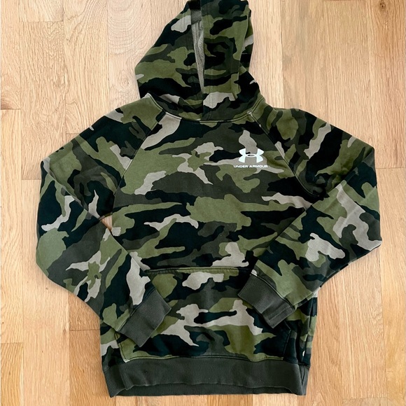 Boys Under Armour Bundle 🏕️ - Picture 3 of 5